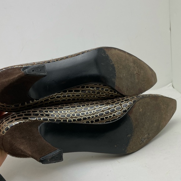 ✨Stuart Weitzman Brown Gold Foil Almond Toe Pumps - Picture 5 of 6